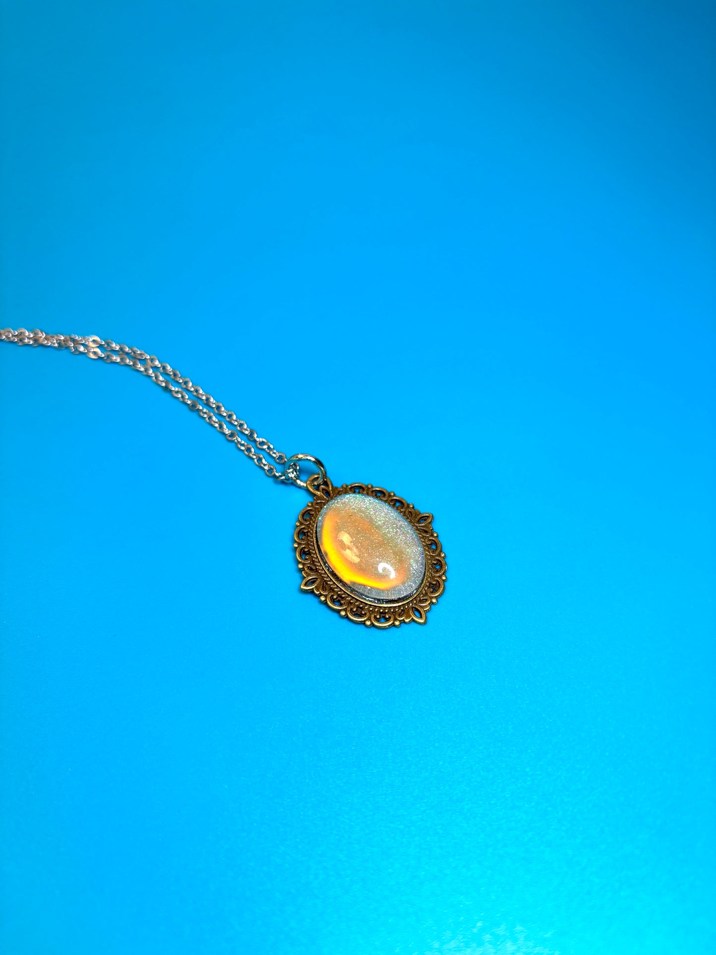 Mood Color Changing Pendant