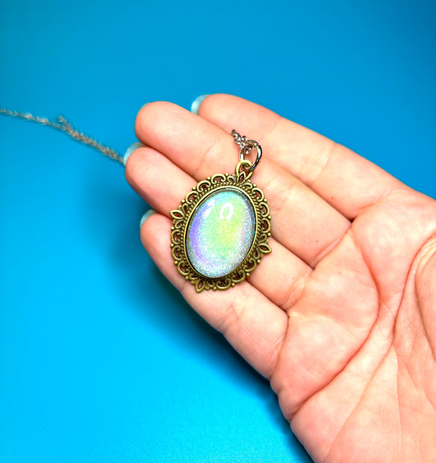 Mood Color Changing Pendant