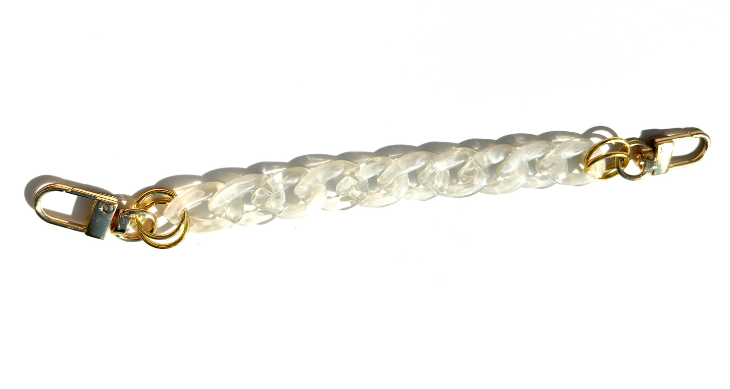 Curbed Flint Acrylic Chain