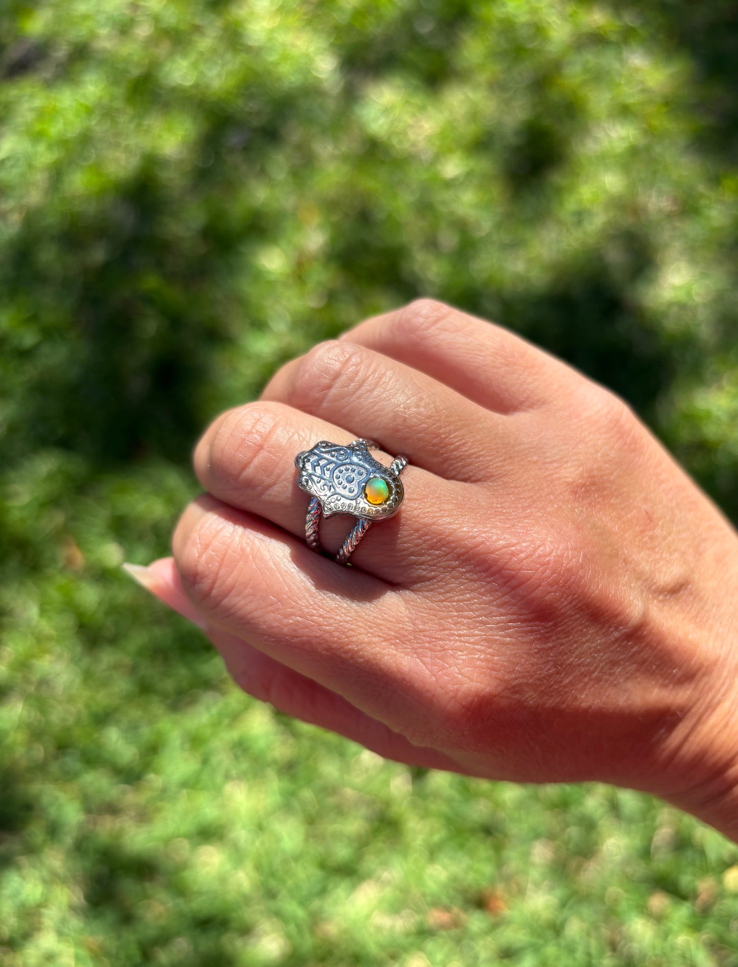 Mood Sea Glass™ Hamsa Ring