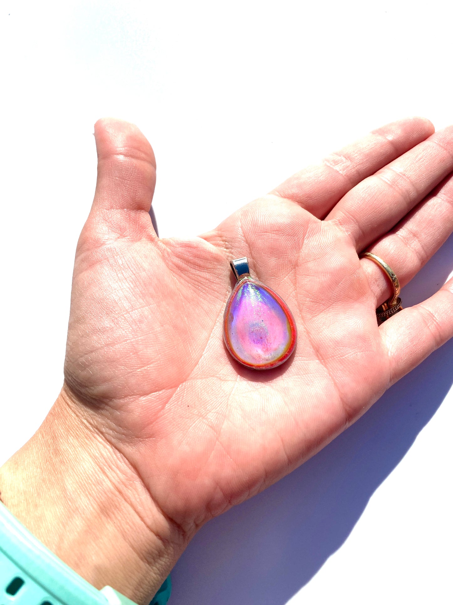 Quartz Mood Pendant