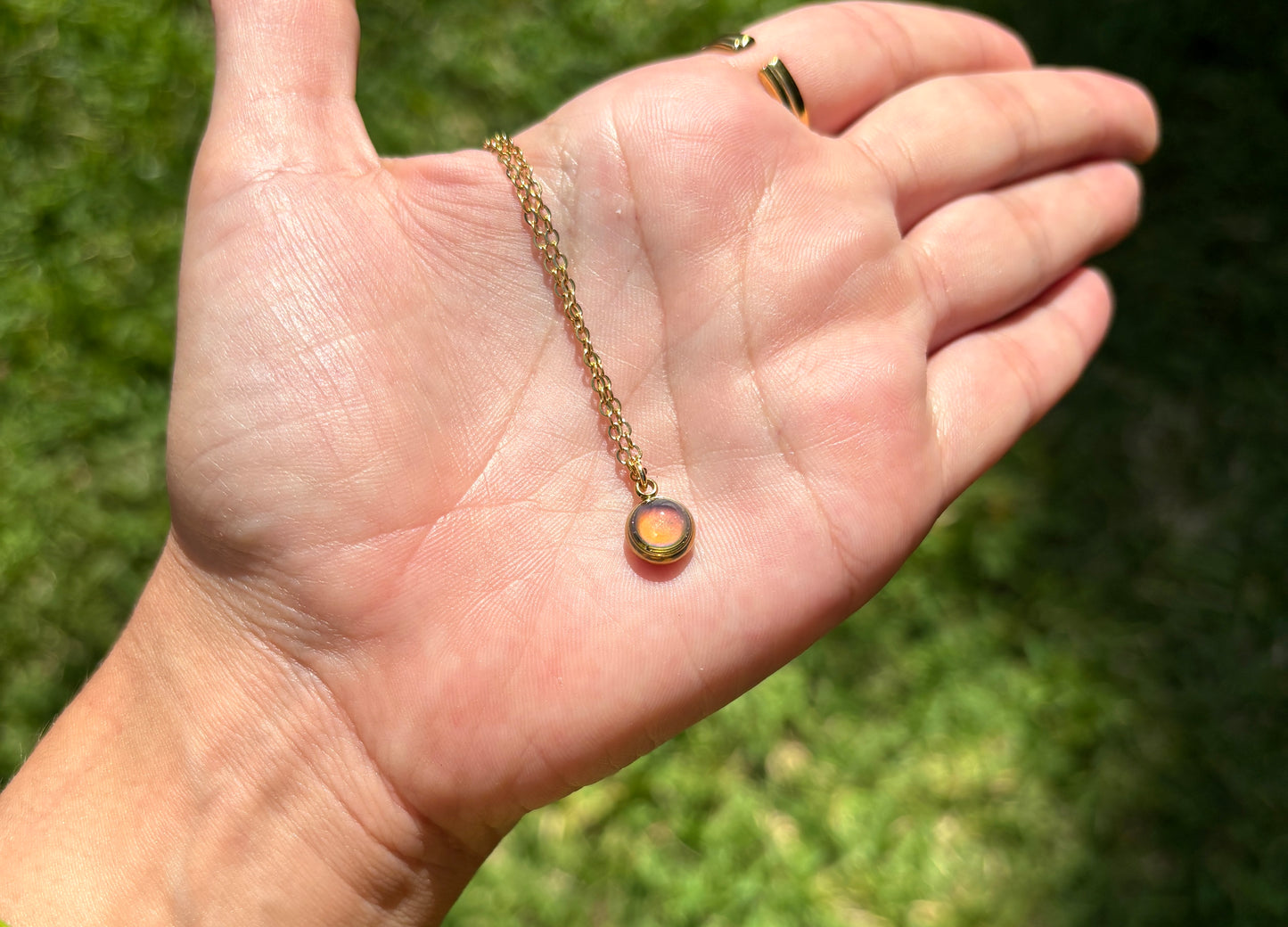 Mood Color Changing Glow Necklace
