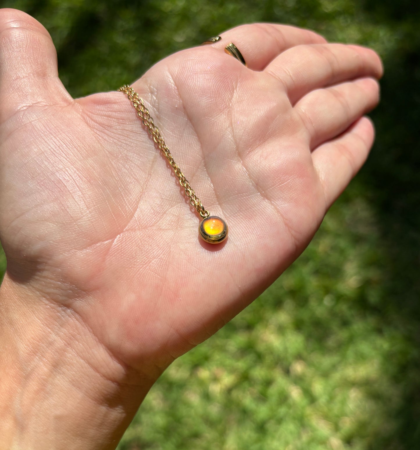 Mood Color Changing Glow Necklace