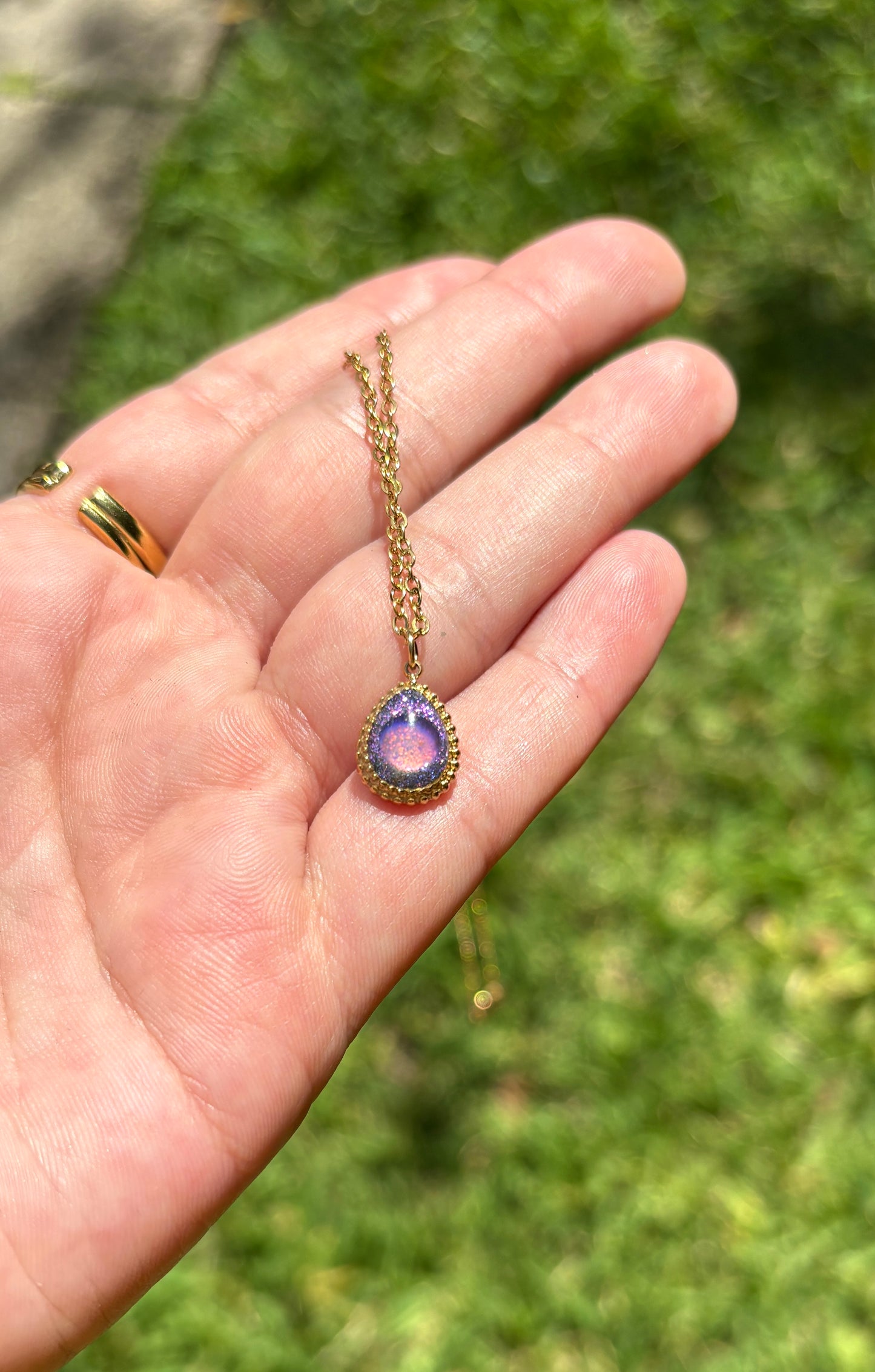 Mood Color Changing Glow Necklace