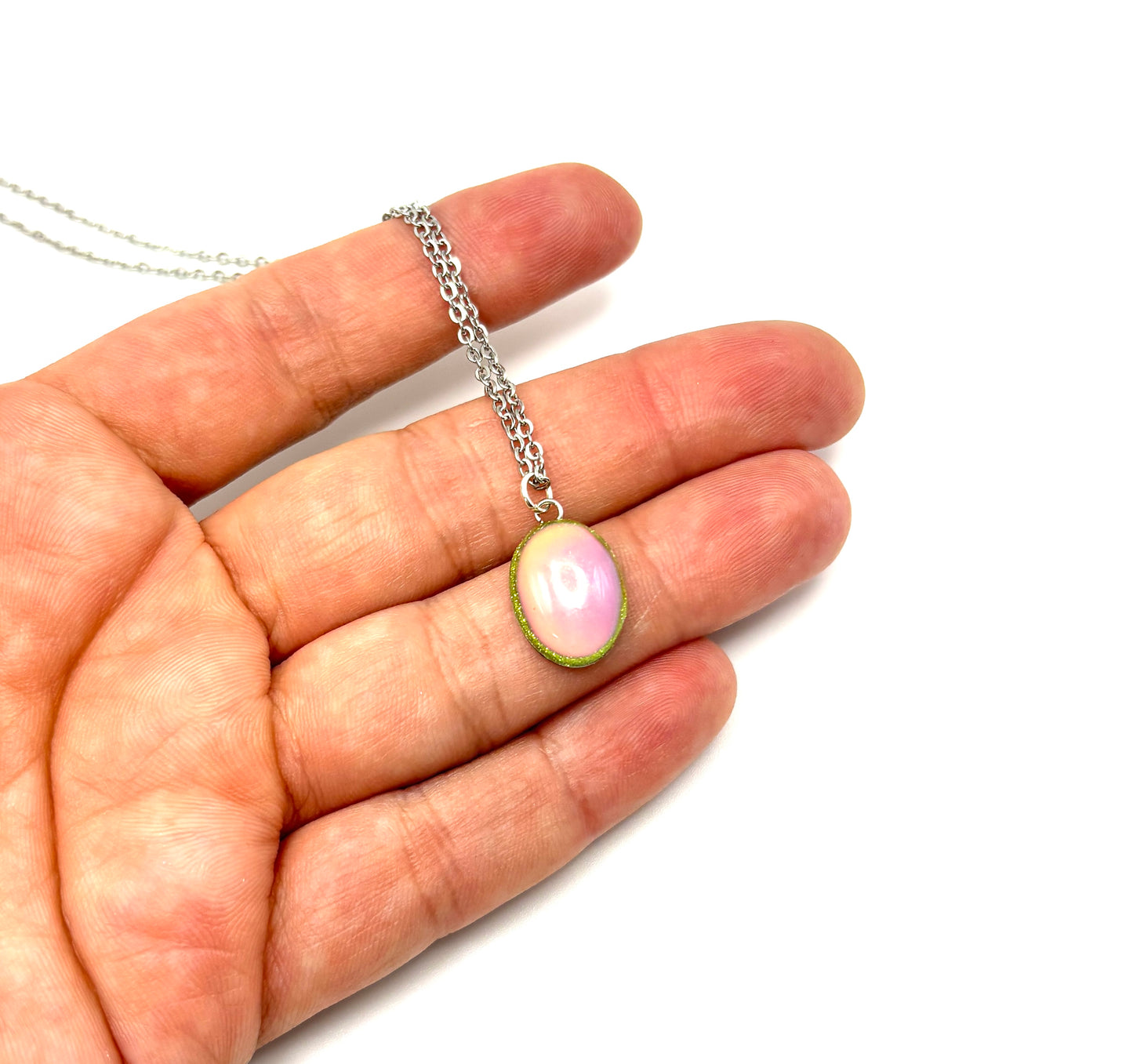 Mood Color Changing Glow Pendant