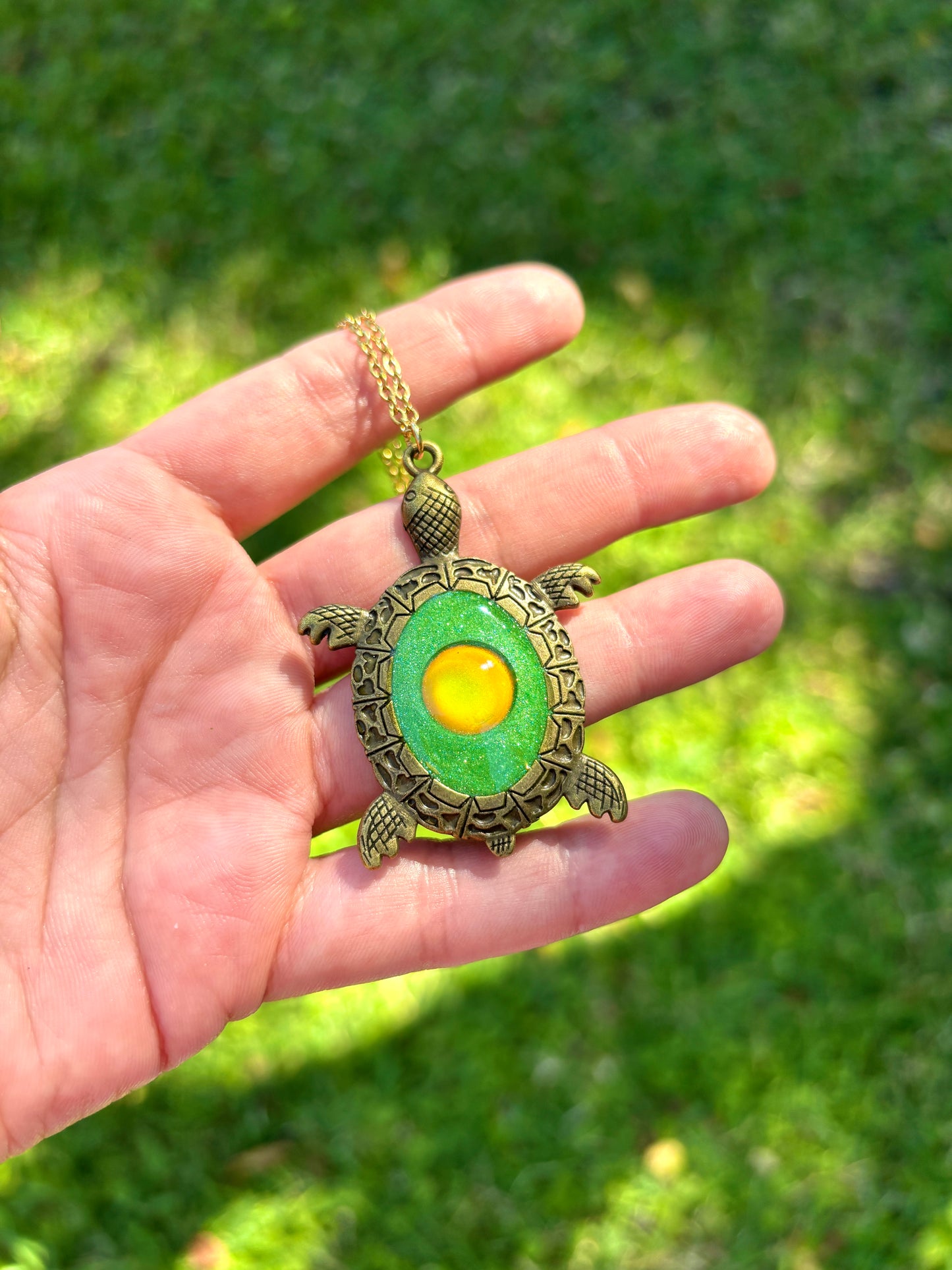 Mood Color Changing Turtle Pendant