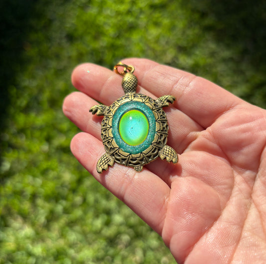 Mood Color Changing Turtle Pendant