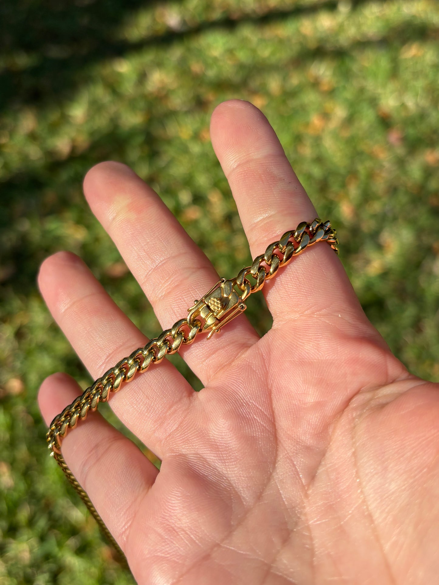 Curbed Gold Accent Chain