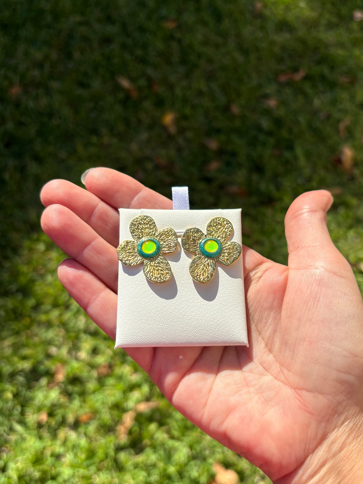 Mood Color Changing Glow Flower Earrings