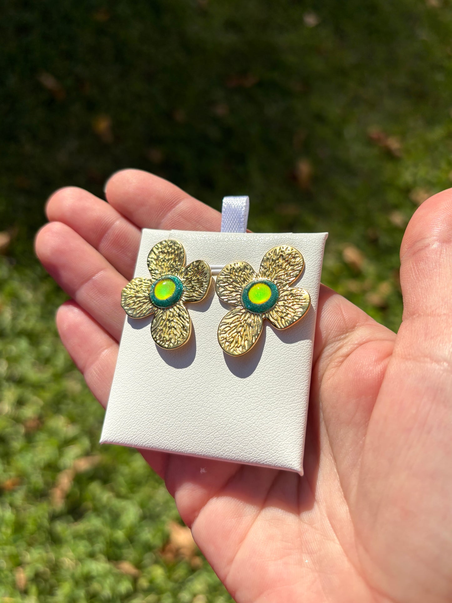 Mood Color Changing Glow Flower Earrings