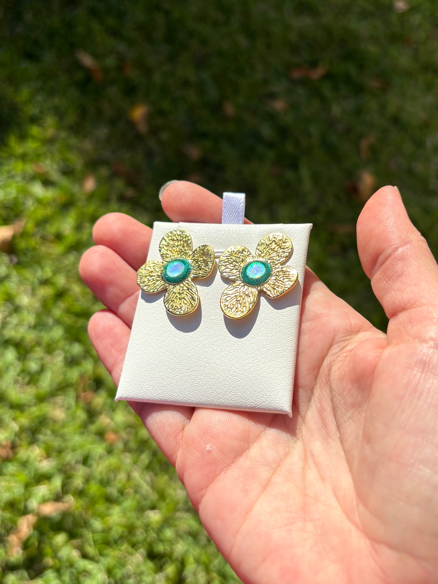 Mood Color Changing Glow Flower Earrings